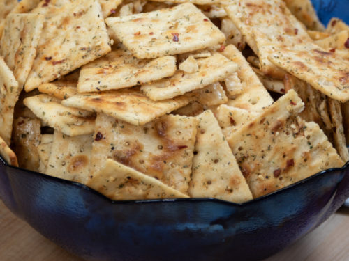 https://omadarling.com/wp-content/uploads/2020/08/Beaufiful-bowl-of-Swamp-Crackers-500x375.jpg